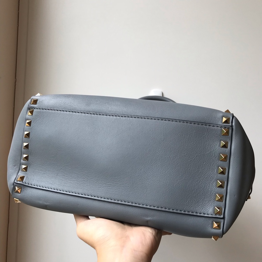 SOLD Valentino rockstud tote medium - Picture 4 of 8